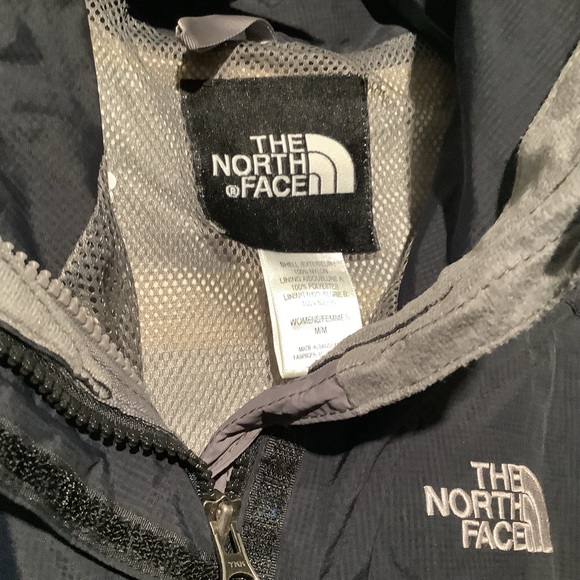 North Face Women’s HyVent Ski/Rain shell Sz Medium - Picture 2 of 7